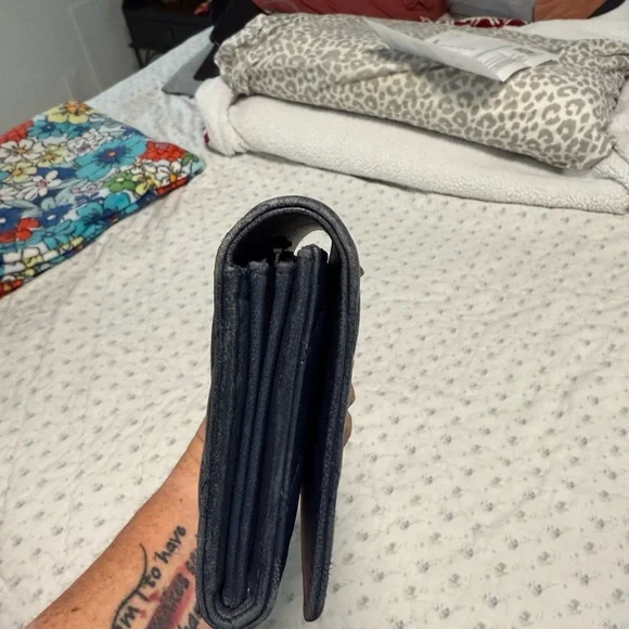 CHANEL Dark Blue Quilted Card Holder - Picture 3 of 11